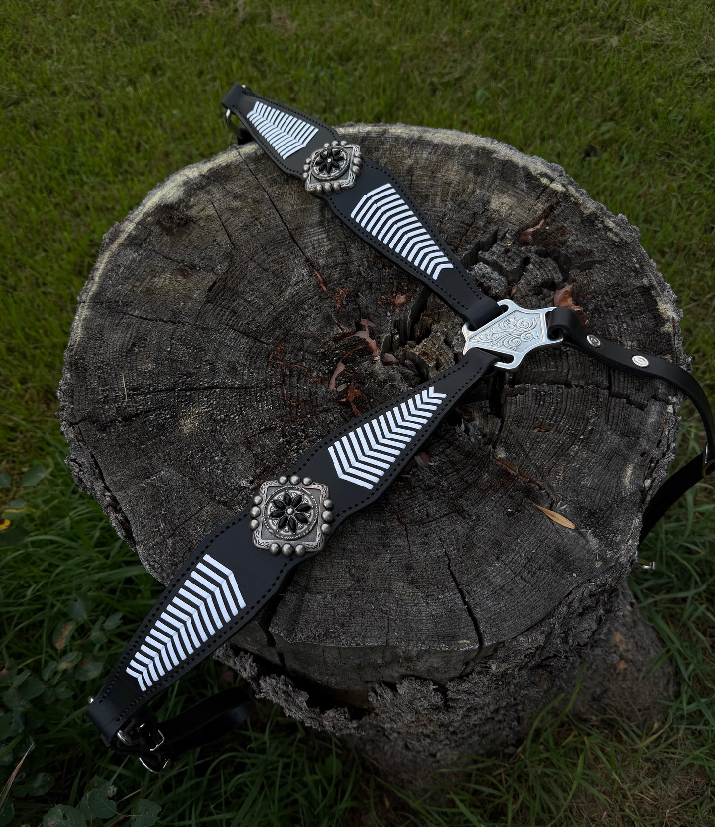 The "Black Diamond" Breastcollar