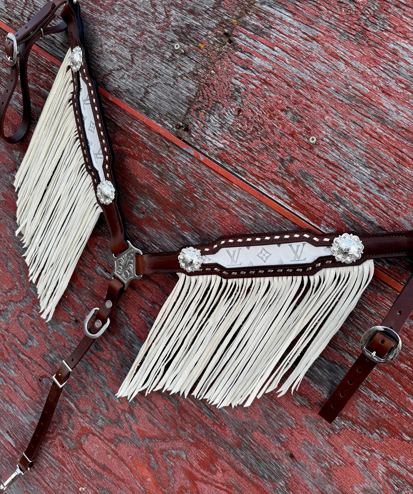 White LV Fringe Breastcollar