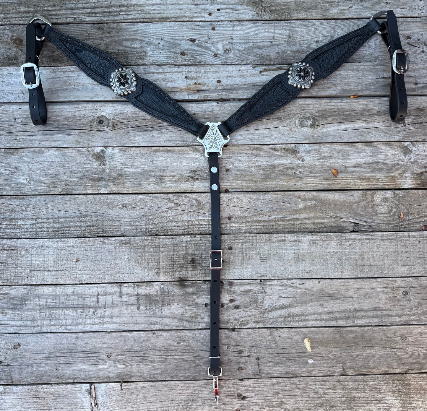 The "Blackout Gator" Breastcollar