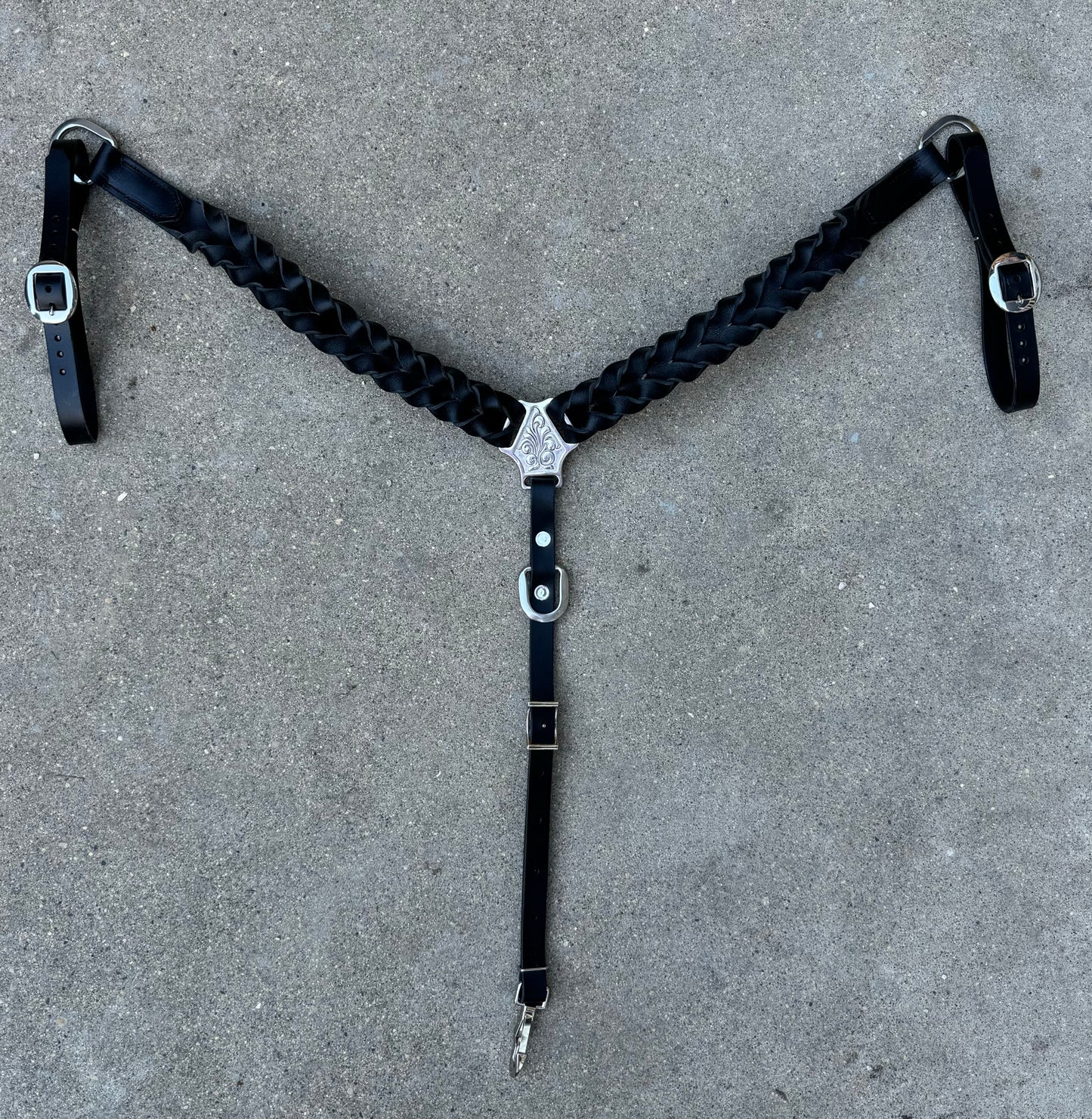 Black Bloodknot Breastcollar