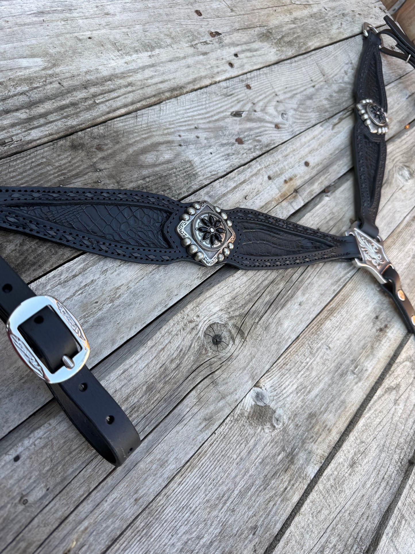 The "Blackout Gator" Breastcollar