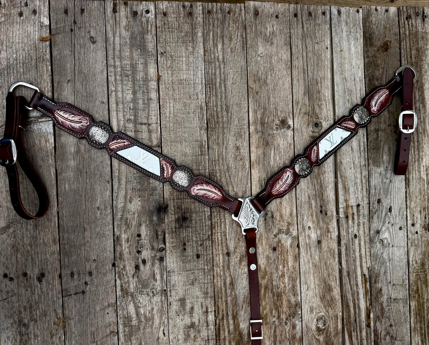The "Feathered Design" Breastcollar