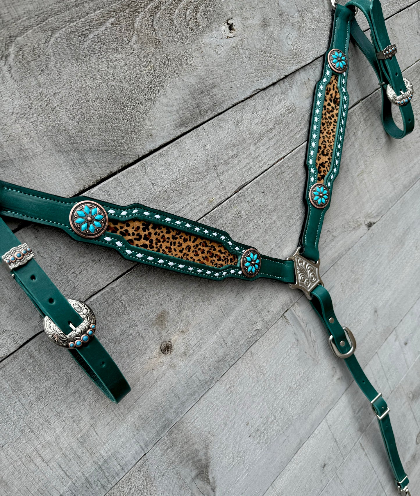 Turquoise Cheetah Breastcollar