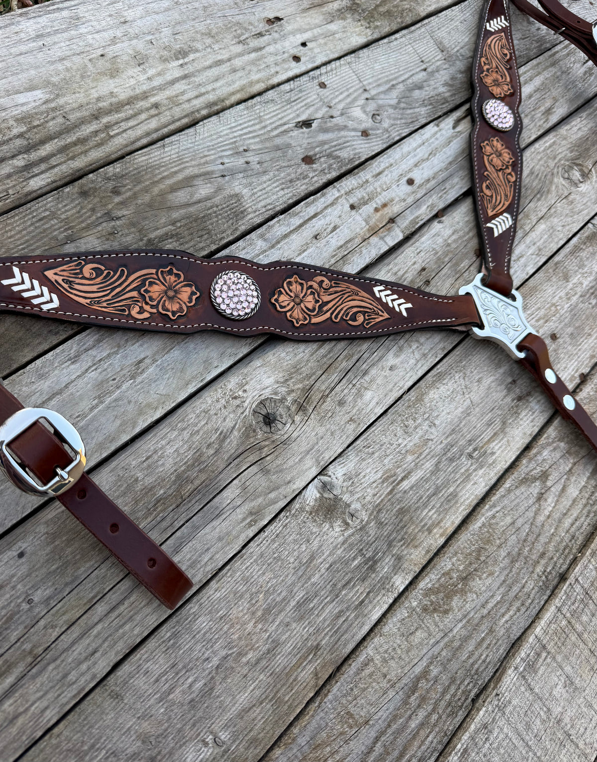 The "Western Twist" Breastcollar